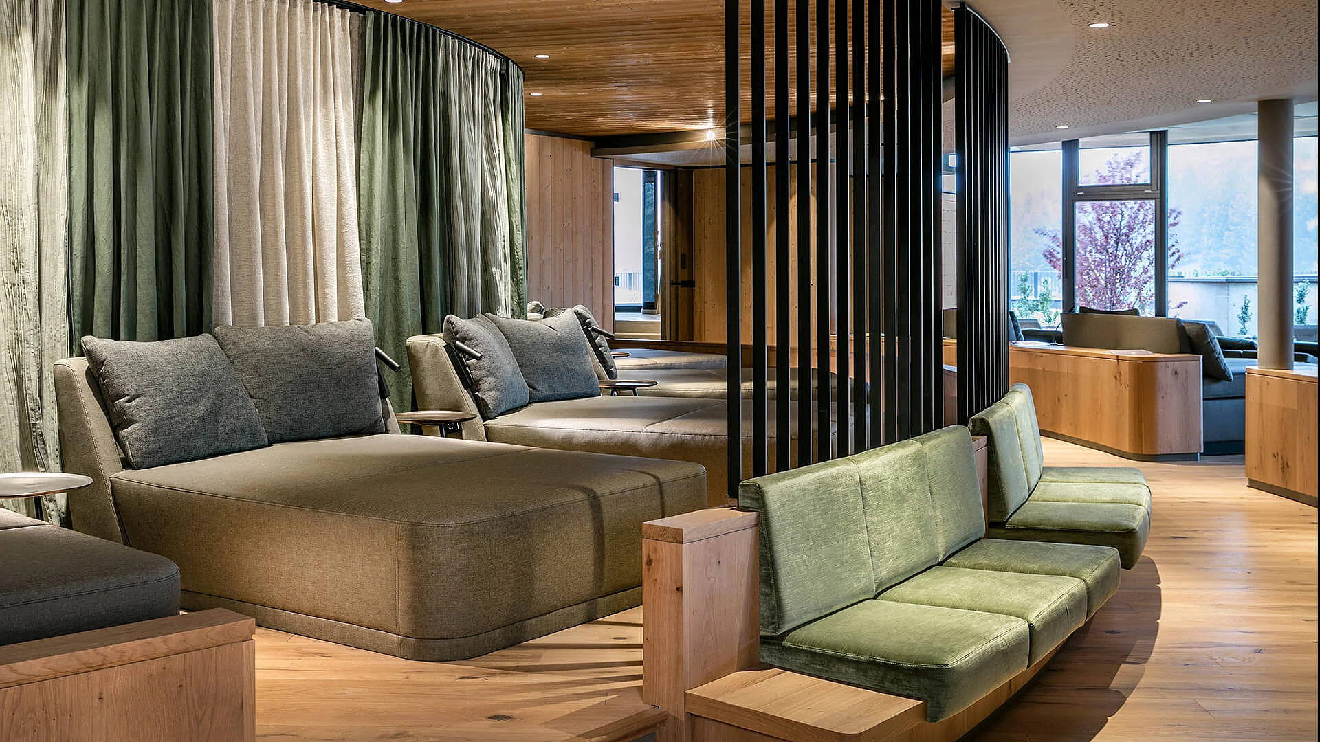 Mit der wandelbaren Chaiselongue Illure erhalten Ihre Räumlichkeiten loungiges Flair, Foto: Harald Eisenberger